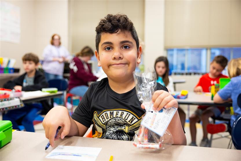 Students create encouraging gifts